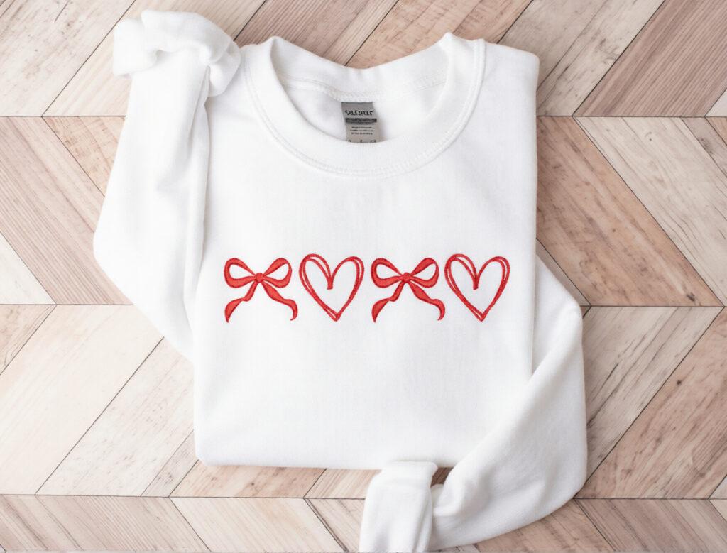 Bordado «Lazos coquetos y corazones»: diseño para textiles festivos al estilo FIESTAS Y CELEBRACIONES Bordado «Lazos coquetos y corazones»: diseño para textiles festivos al estilo FIESTAS Y CELEBRACIONES