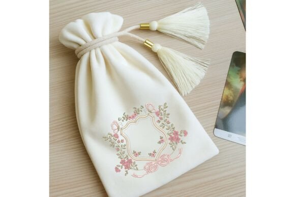 Bordado «Marco floral»: diseño para decoración y accesorios de boda