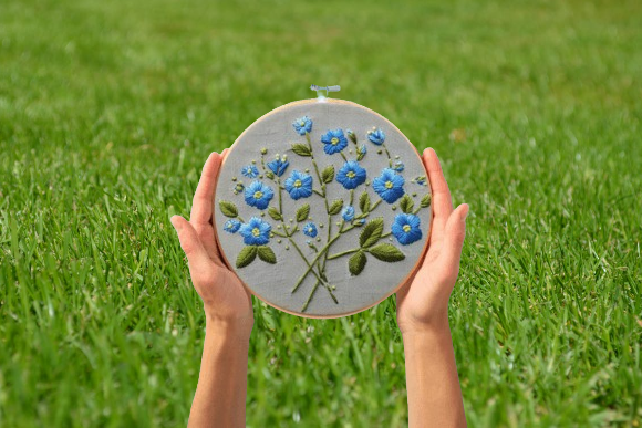 Recuerdos en Azul: La Delicadeza de los Patrones de Bordado a Mano