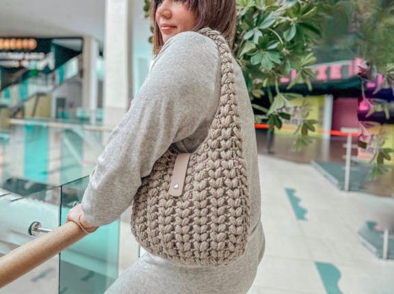 Patrón de ganchillo para un bolso de hombro acogedor